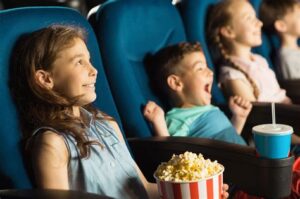 Дети с огромным удовольствием ходят в кино